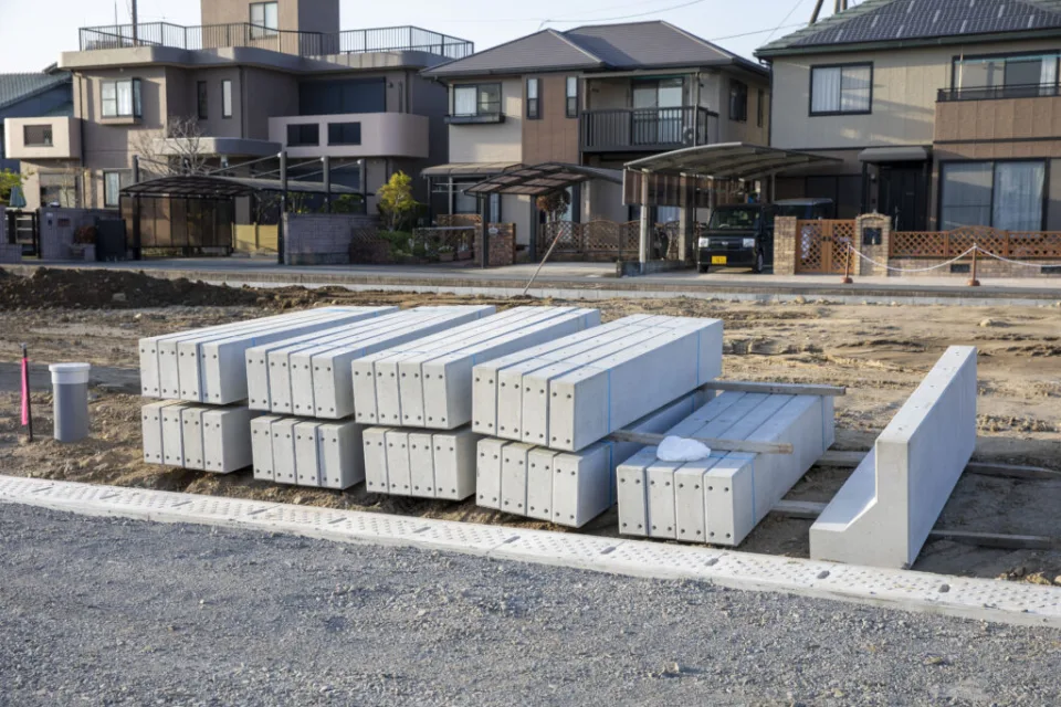 住宅分譲地へ搬入された土地分け丸