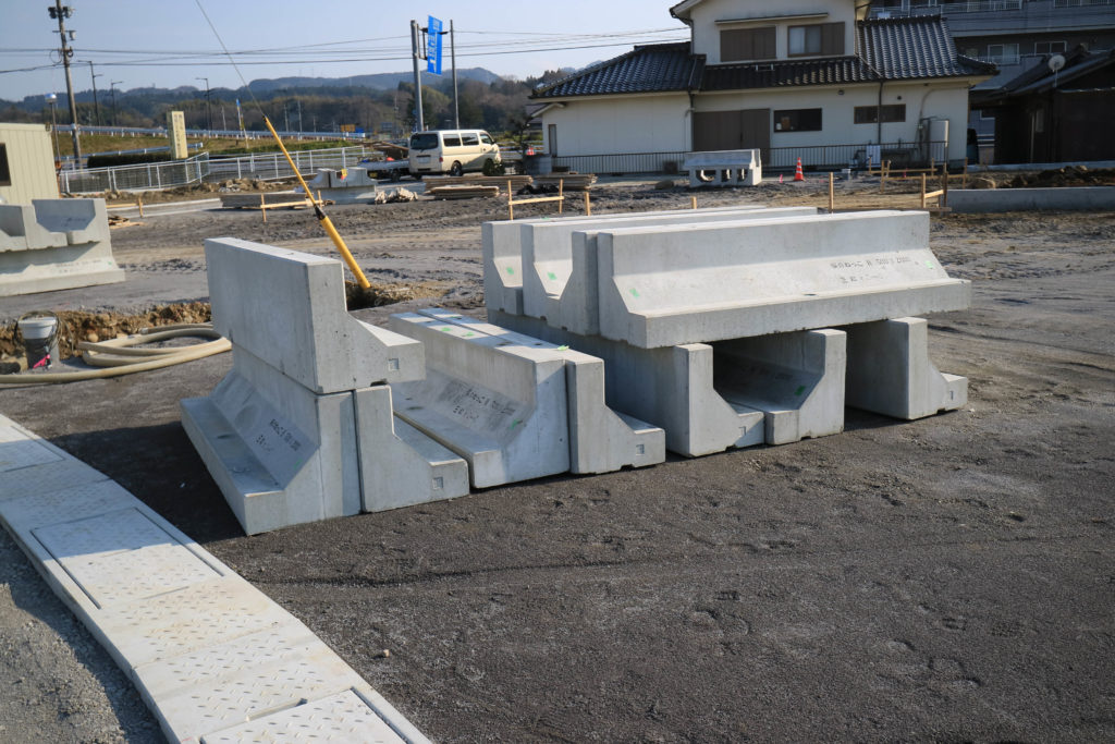 塀のねっこ施工実績　大分県宅地造成　境界ブロックとして