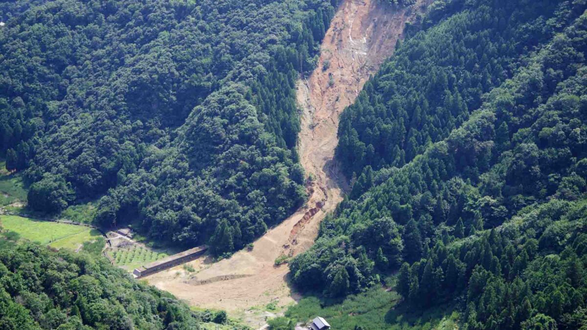 土砂災害レッドゾーンにも塀のねっこ　「土砂待受擁壁」「土砂待受塀」