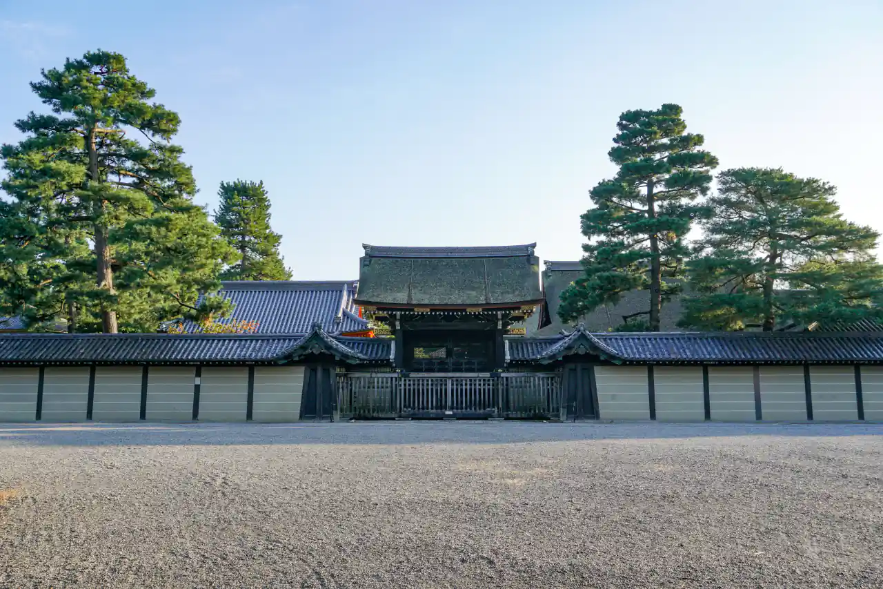 京都御所の塀と門