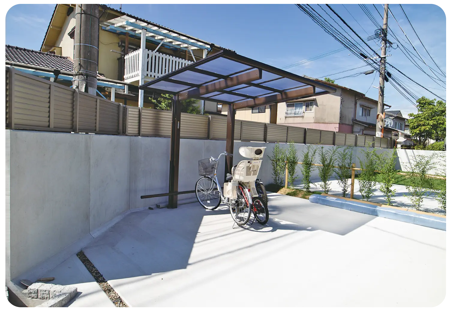 自転車も外から見えないカーポート