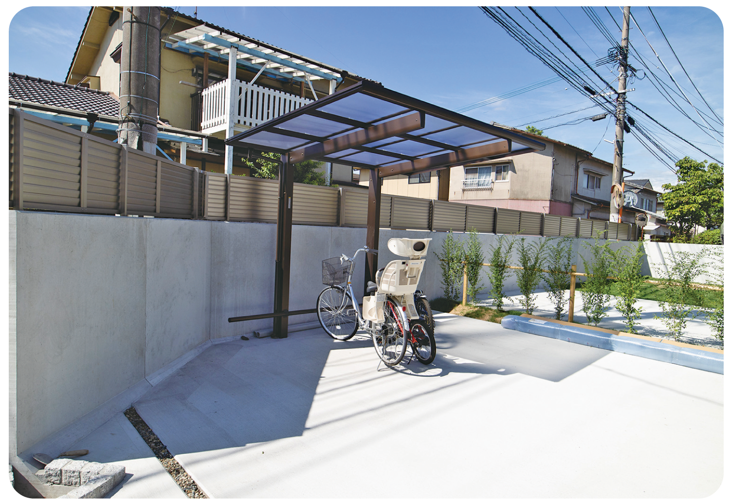自転車も外から見えないカーポート