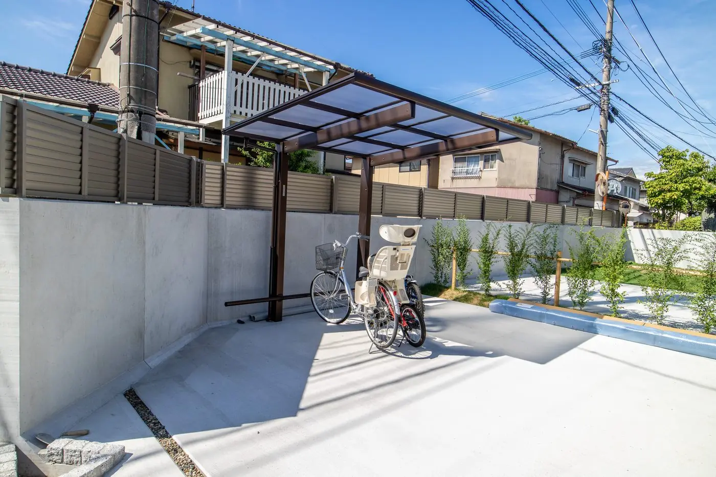 敷地から自転車置き場(大分市個人宅塀のねっこ設置工事)