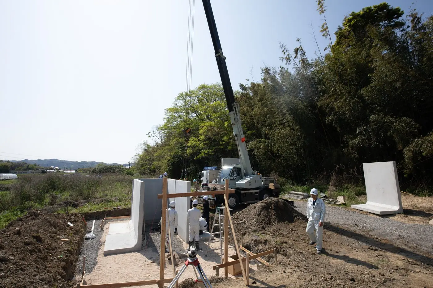 施工中の浸水防止塀(2021年浸水防止塀実験 コンクレタス・三和コンクリート工業共同実験)