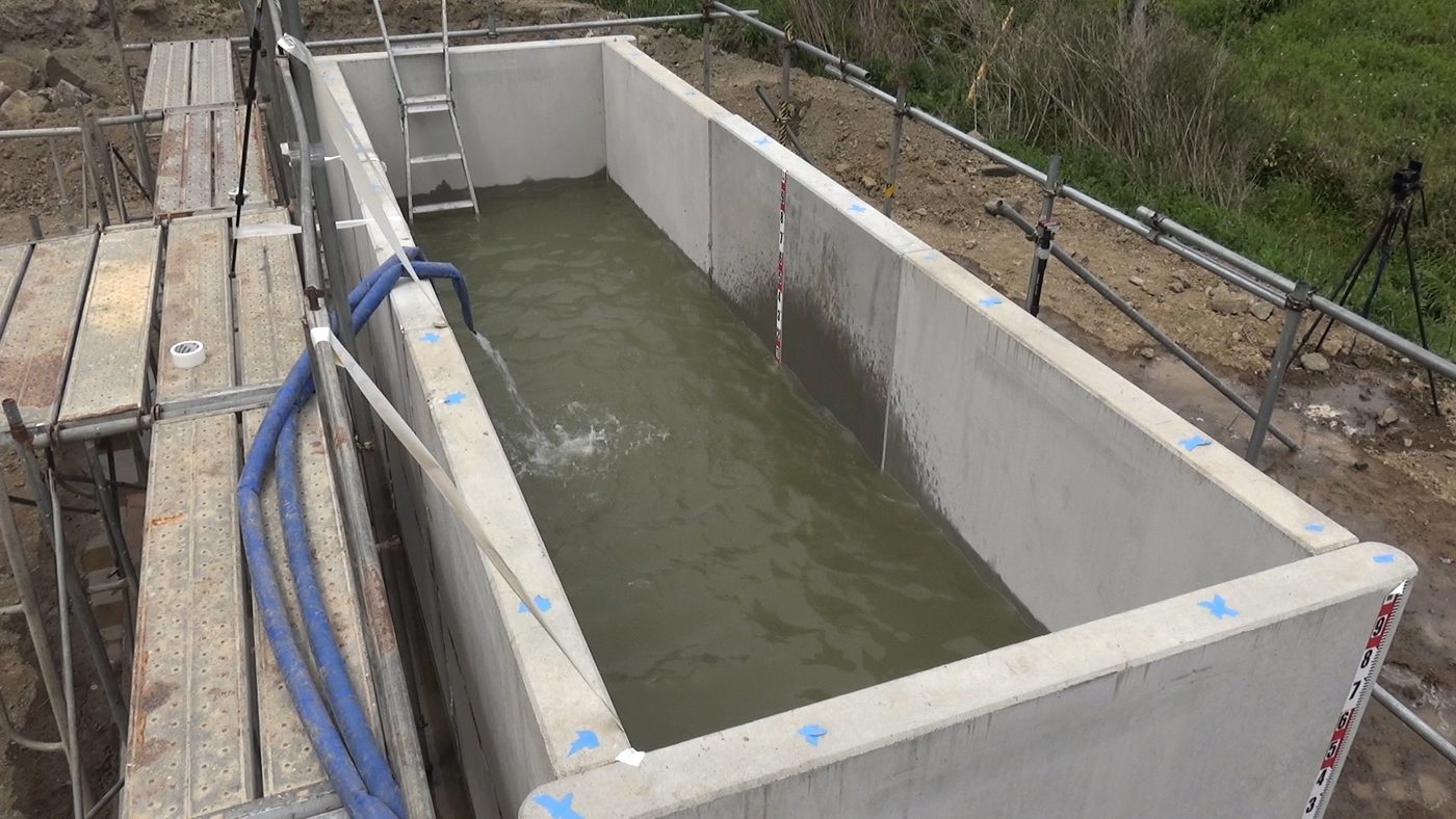 湛水し注水続行(2021年浸水防止塀実験 コンクレタス・三和コンクリート工業共同実験)