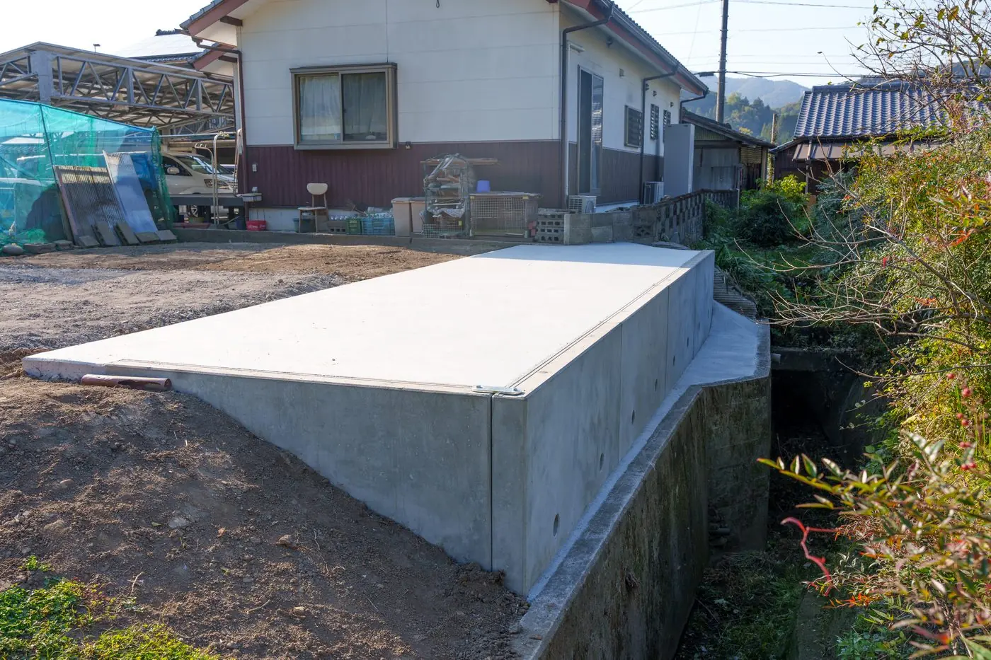 施工後の状態。工事部を舗装し使いやすくした(O様邸　土のねっこ設置工事)