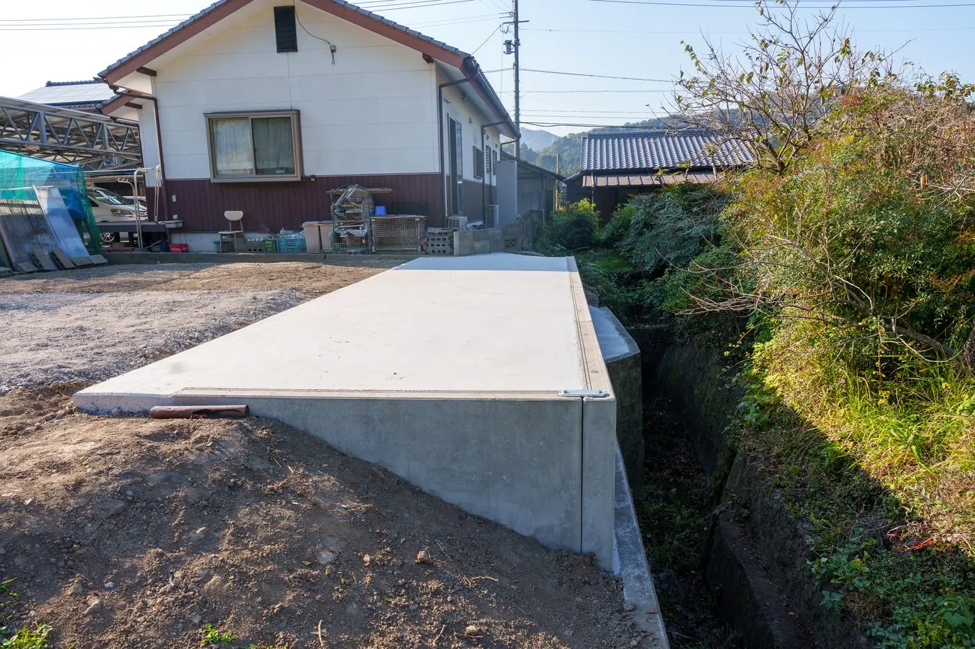 施工後の状態。工事部を舗装し使いやすくした(O様邸　土のねっこ設置工事)